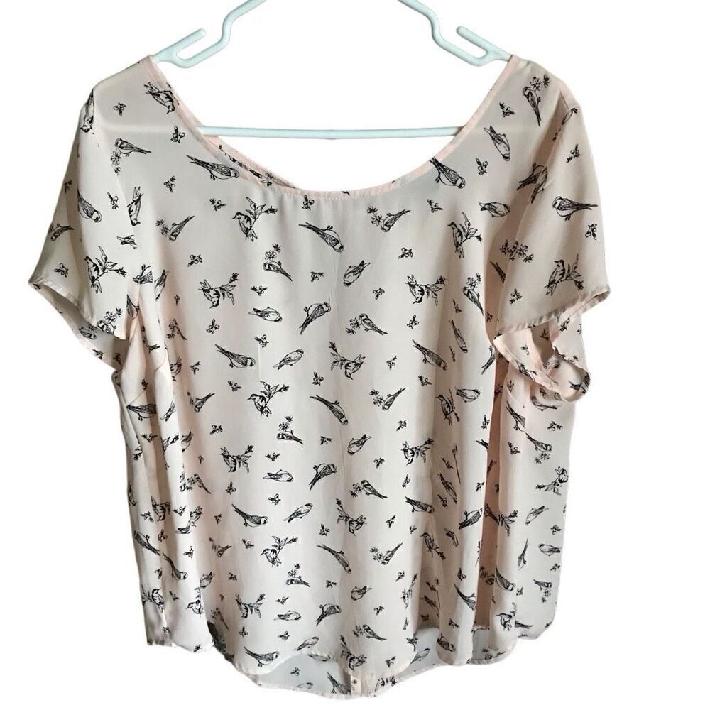 Torrid Short sleeve pink top blouse paper bird print Size 1 = 1X ties in back